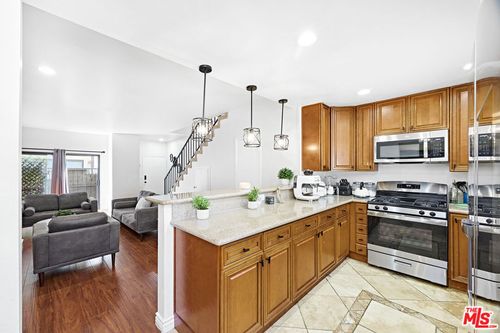 apt-20-822 Victor Ave, Inglewood, CA, 90302-2673 | Card Image