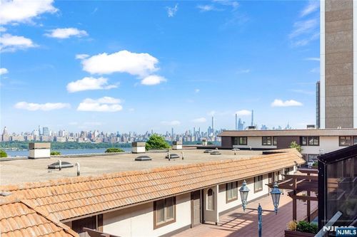 300 Gorge Rd, Cliffside Park, NJ, 07010-2759 | Card Image