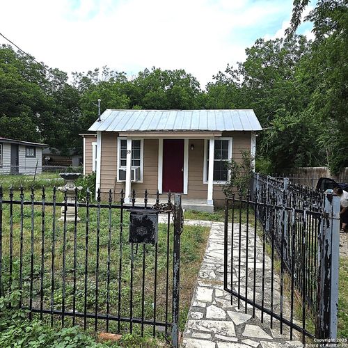 519 E Sayers Ave, San Antonio, TX, 78214-1725 | Card Image