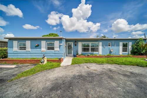 1317 W 61st Pl, Hialeah, FL, 33012-6316 | Card Image