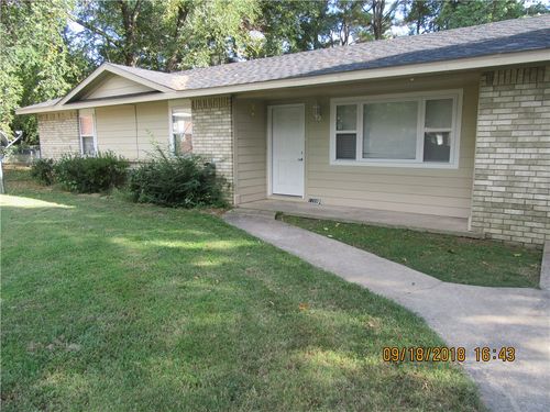1209 S Prospect Cir, Siloam Springs, AR, 72761-4566 | Card Image