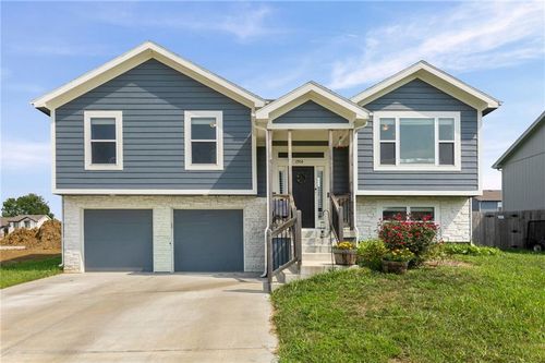 1904 Hawk Dr, Harrisonville, MO, 64701-0018 | Card Image