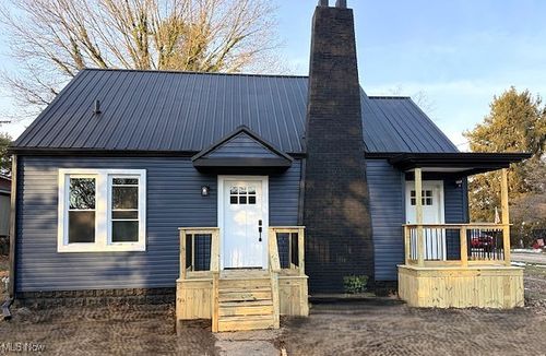 331 Taylor St, Zanesville, OH, 43701-1953 | Card Image