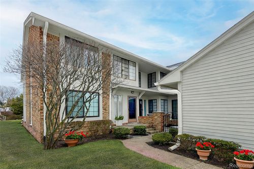 6011 Pebble Lane Ct, West Bloomfield, MI, 48322-3520 | Card Image