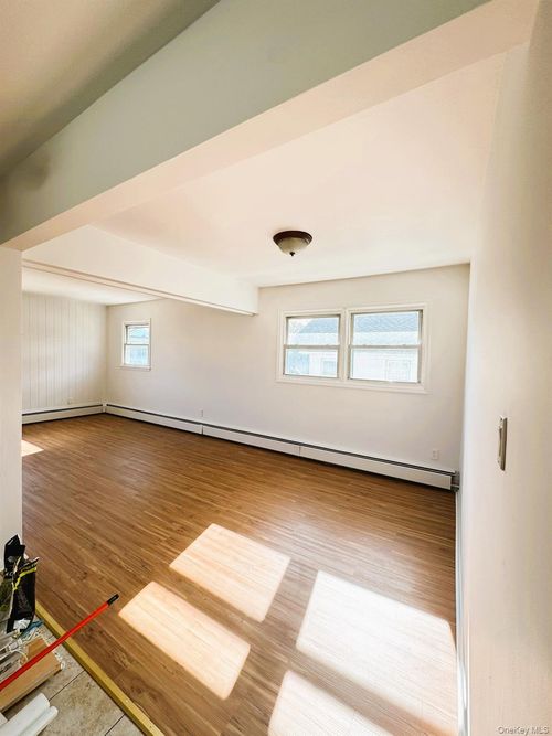 1st-floor-131 Roslyn Rd, Mineola, NY, 11501-3050 | Card Image