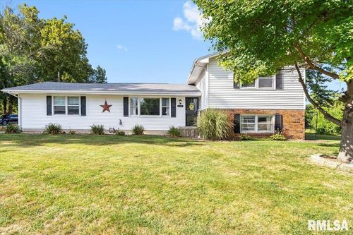 602 E Elm St, New Berlin, IL, 62670-6416 | Card Image