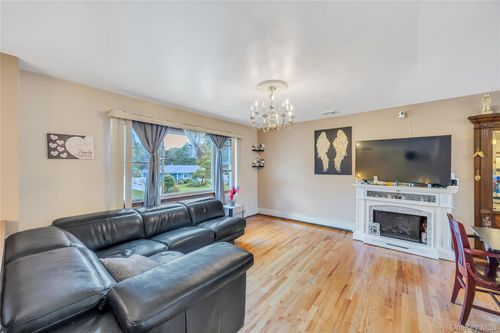 194 Cranford Blvd, Mastic, NY, 11950-1330 | Card Image
