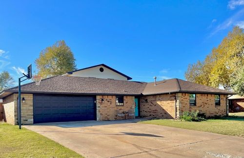 542 Sunset Drive, Watonga, OK, 73772 | Card Image