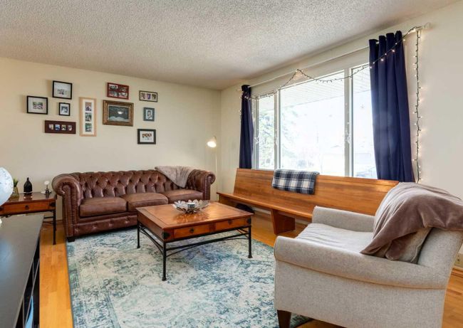 203 Dalhurst Way Nw, Home with 4 bedrooms, 1 bathrooms and 5 parking in Calgary AB | Image 10