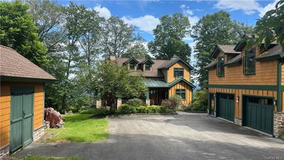 Front of the house with garage and shed | Image 1