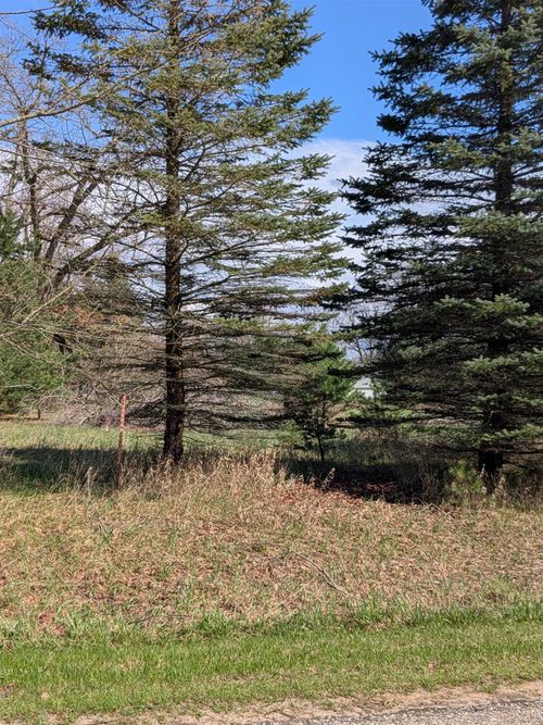 1005 Kent St, Weidman, MI, 48893-9363 | Card Image