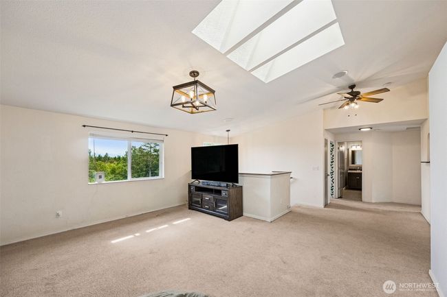 Upstairs bonus room | Image 17