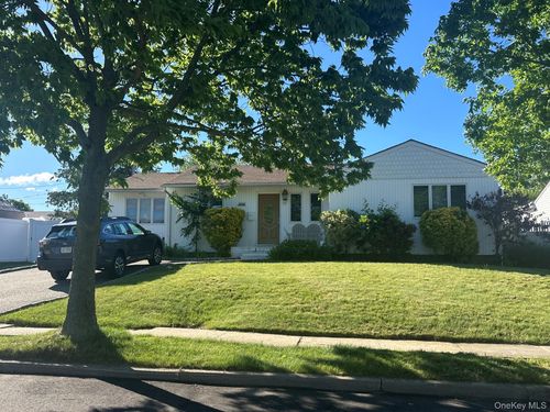 19 Edi Ave, Plainview, NY, 11803-2122 | Card Image