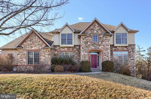 704 Goddard Dr, YORK, PA, 17402-8513 | Card Image