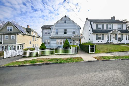 25 Manhattan Ave, Bridgeport, CT, 06606-4611 | Card Image