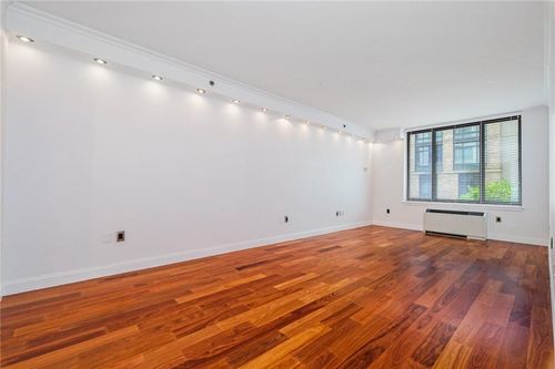 2d-10 City Pl, White Plains, NY, 10601-3338 | Card Image