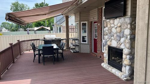 29049 Sugar Island Ct, Gibraltar, MI, 48173-9571 | Card Image