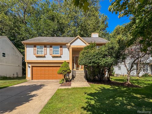 870 Huntclub Blvd, Auburn Hills, MI, 48326-3684 | Card Image