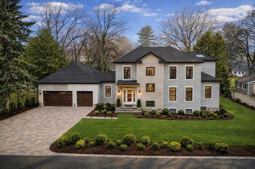 23 Lantern Ln, Arlington, MA, 02474-1819 | Card Image