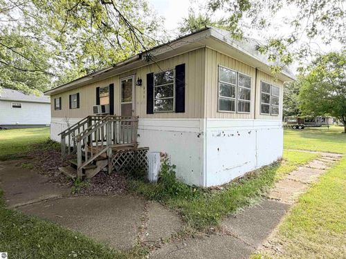 311 N 5th St, Shepherd, MI, 48883-9018 | Card Image
