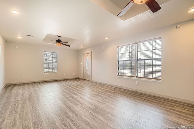 12177 Pearsall Rd, House other with 5 bedrooms, 2 bathrooms and null parking in Atascosa TX | Image 4