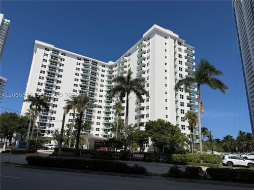421-3001 S Ocean Dr, Hollywood, FL, 33019-2865 | Card Image