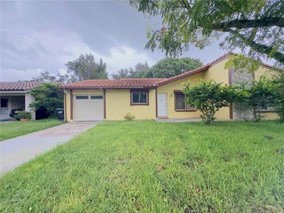 5323 Maize Street, House other with 3 bedrooms, 2 bathrooms and null parking in ORLANDO FL | Image 2