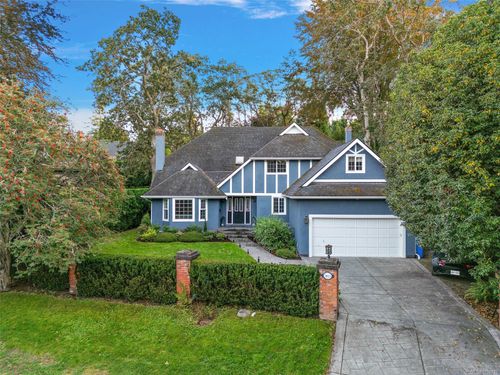 2023 Runnymede Ave, Victoria, BC, V8S2V5 | Card Image