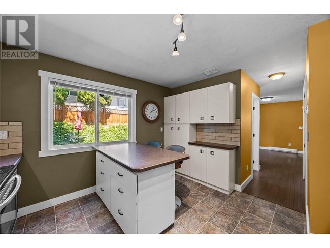 1172 Linthorpe Rd, House other with 4 bedrooms, 3 bathrooms and 4 parking in Kamloops BC | Image 7