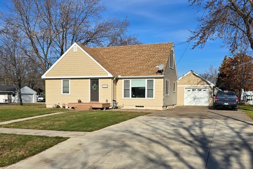 1024 Hoffman Street W, Cannon Falls, MN, 55009 | Card Image