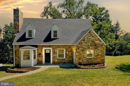 311 Villa Ave, Front Royal, VA, 22630-2631 | Card Image