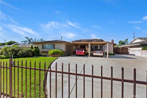 9850 Lombardy Ave, Bloomington, CA, 92316-1621 | Card Image