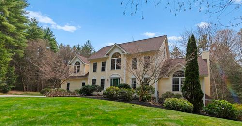 7 Oxbow Farm, Stratham, NH, 03885-2359 | Card Image