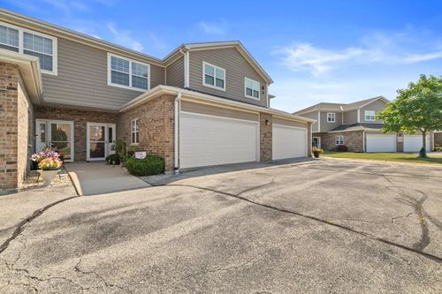 2410 11th Pl, Kenosha, WI, 53140-6420 | Card Image