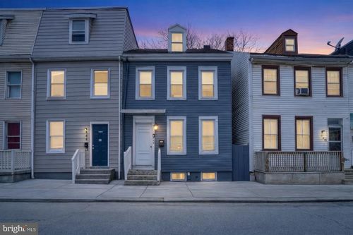 442 S Duke St, YORK, PA, 17401-2704 | Card Image