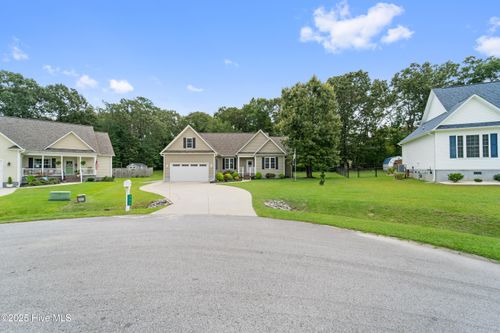 111 Virginia Ct, New Bern, NC, 28562-9520 | Card Image