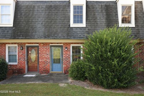 38 Barnes St, Greenville, NC, 27858-6102 | Card Image