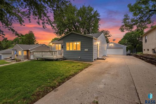 3112 E 18th St Street, Sioux Falls, SD, 57103 | Card Image