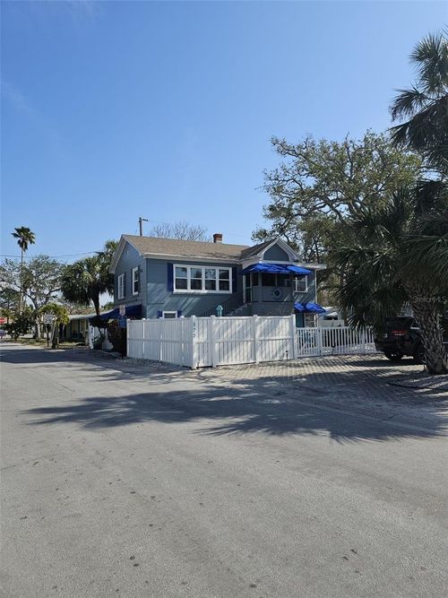 823 Gulf Blvd Boulevard, INDIAN ROCKS BEACH, FL, 33785 | Card Image