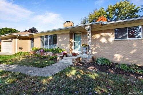 16405 Erin, Fraser, MI, 48026-3257 | Card Image