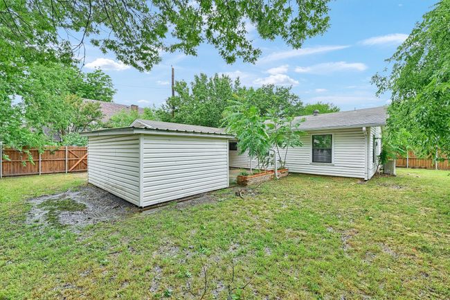 110 W Moore St, House other with 2 bedrooms, 2 bathrooms and null parking in Sherman TX | Image 22