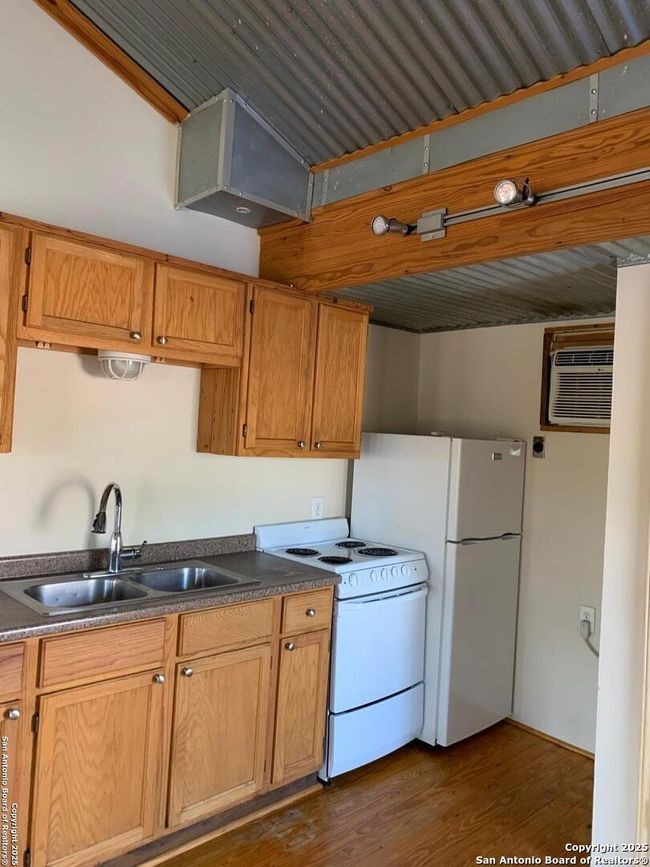 4 - 513 E Ashby Pl, Condo with 0 bedrooms, 1 bathrooms and null parking in San Antonio TX | Image 4