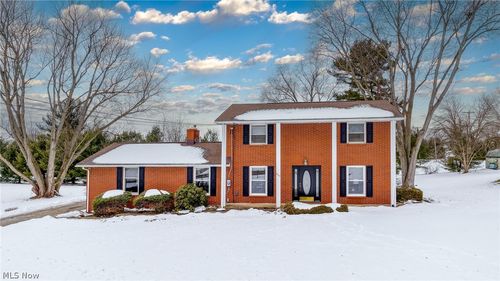 2353 Longlynn St Sw, Massillon, OH, 44646-9494 | Card Image