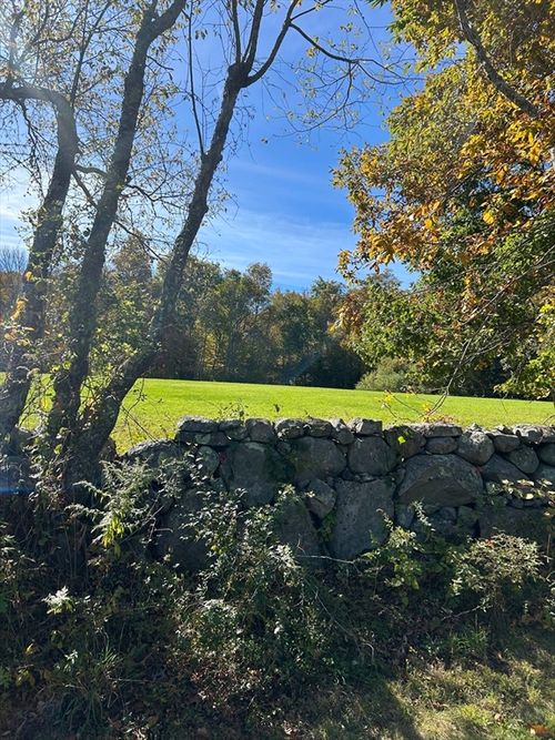 8 Strawberry Ln, Westport, MA, 02790-4383 | Card Image