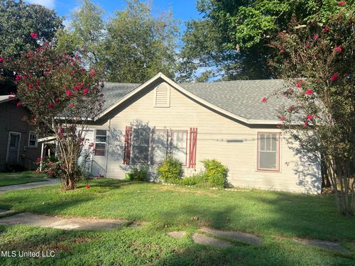 205 N Victoria Ave, Cleveland, MS, 38732-2619 | Card Image