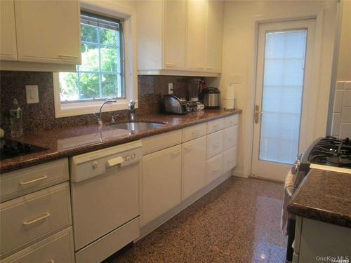 64 Old Pond Rd, Great Neck, NY, 11023-1032 | Card Image
