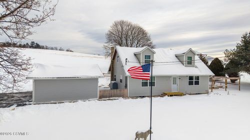 909 Numidia Dr, Catawissa, PA, 17820-8210 | Card Image