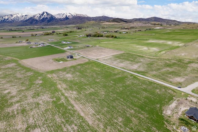 Aerial view with a mountain view | Image 4