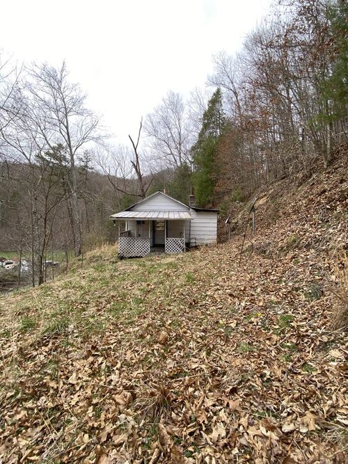 161 Daniels Rd, Bandy, VA, 24602-9119 | Card Image