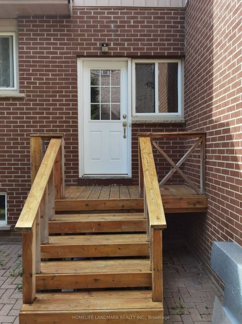 109 Brookside Rd, Richmond Hill, ON, L4C0J6 | Card Image